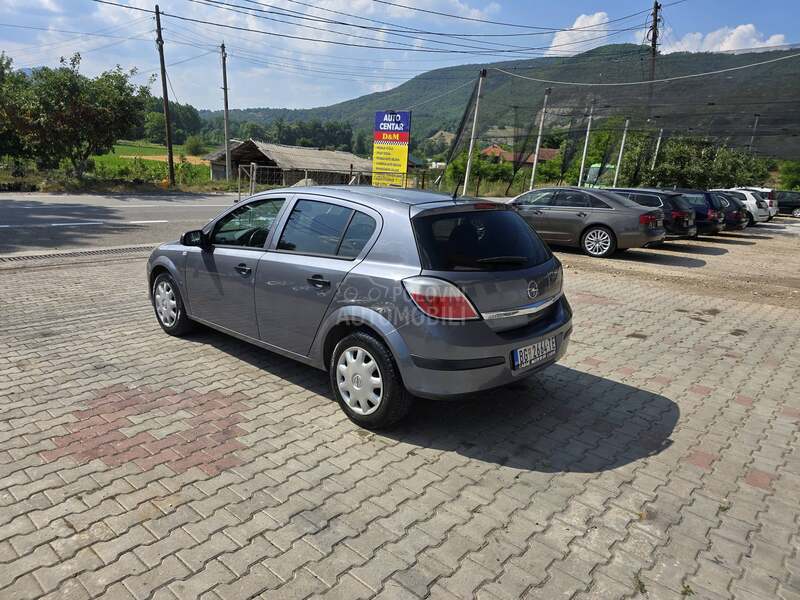 Opel Astra H 