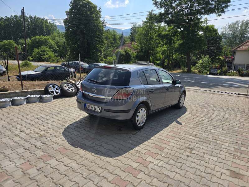 Opel Astra H 