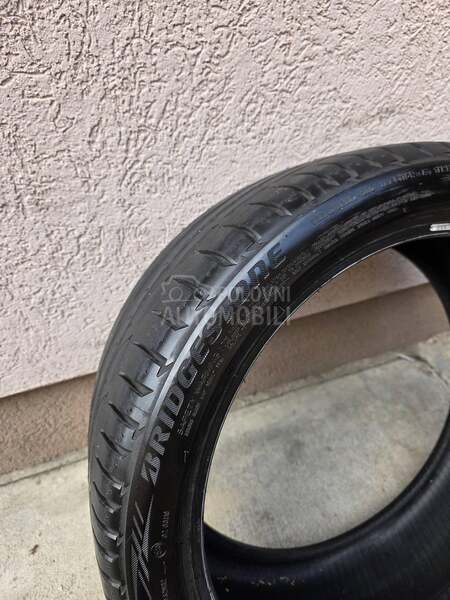 Bridgestone 235/40 R19 Letnja