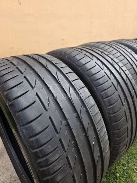 Bridgestone 235/40 R19 Letnja