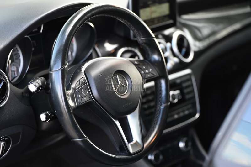 Mercedes Benz CLA 180 
