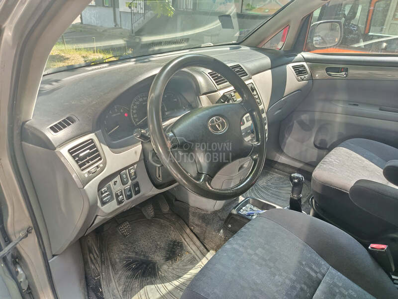Toyota Avensis Verso 2.0 D4D