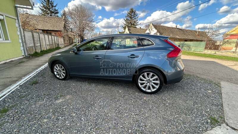 Volvo V40 