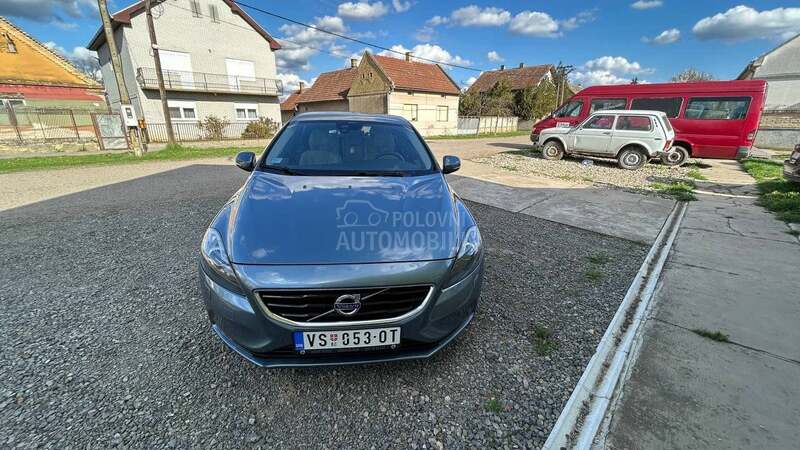 Volvo V40 