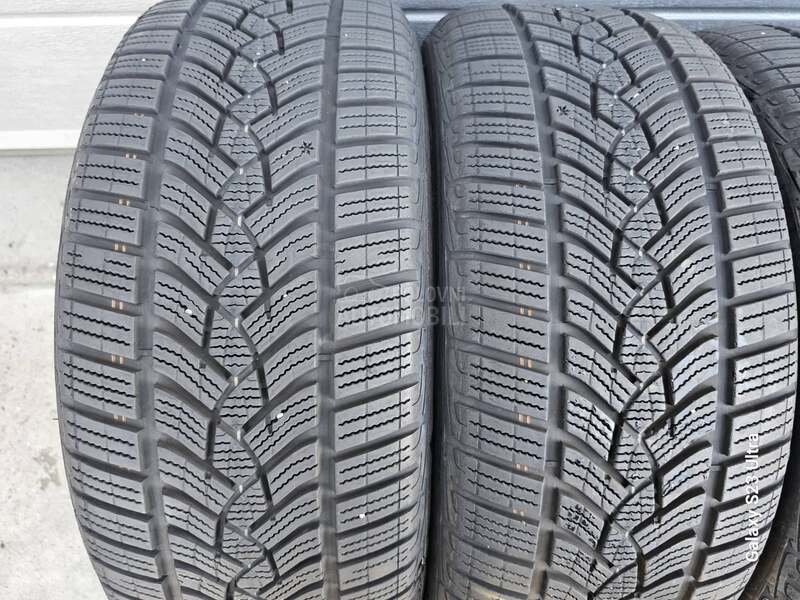 Goodyear 225/45 R18 Zimska