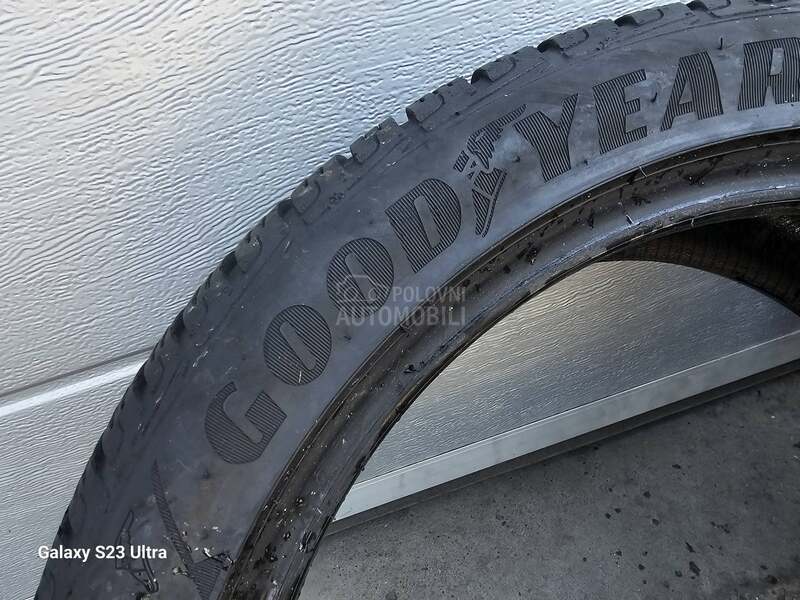Goodyear 225/45 R18 Zimska
