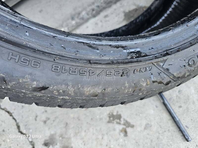 Goodyear 225/45 R18 Zimska