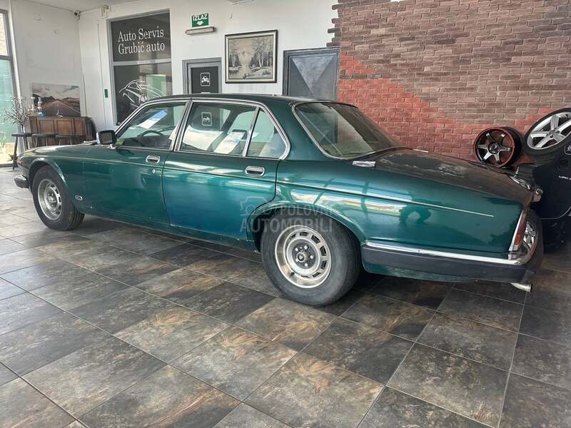 Jaguar XJ6 