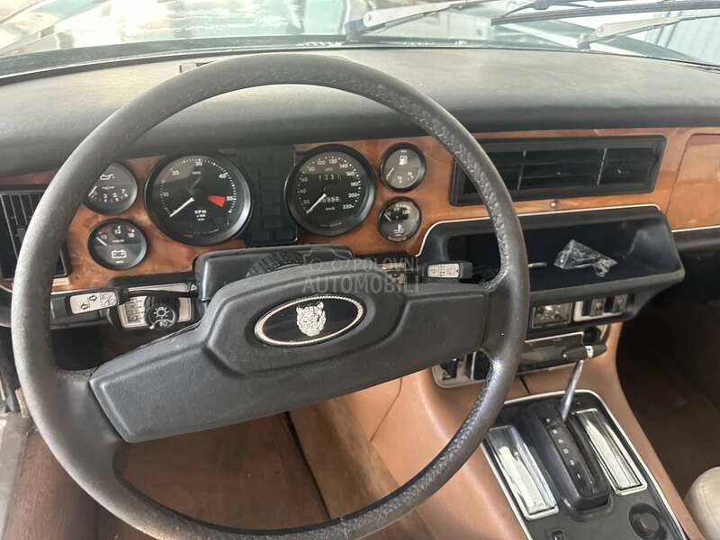 Jaguar XJ6 