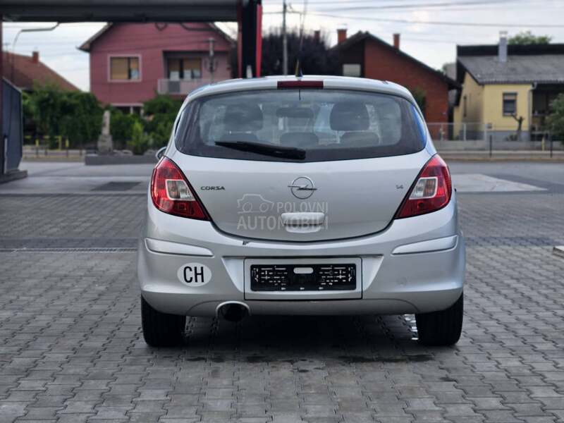 Opel Corsa D 1.4 CH Duple gume
