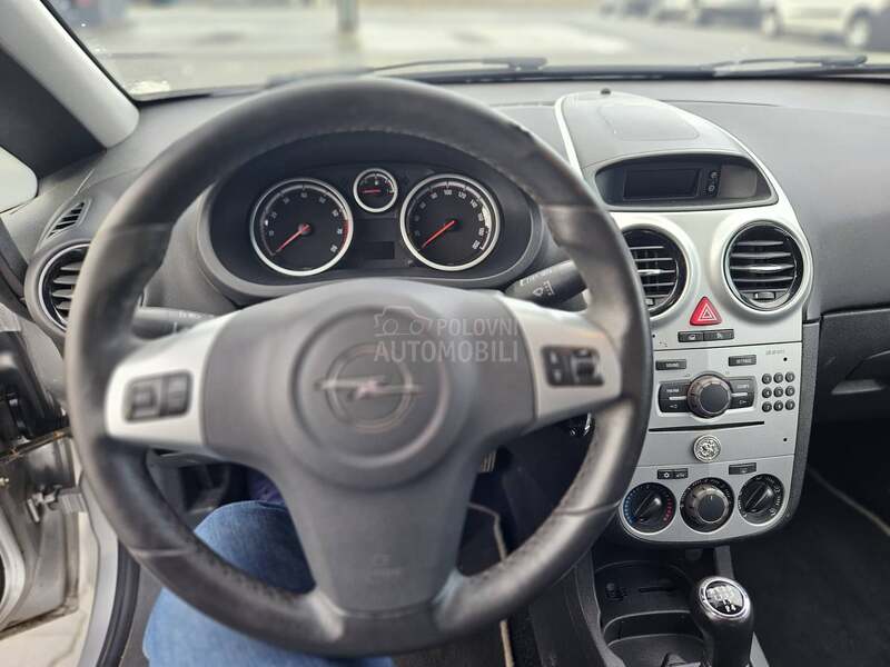 Opel Corsa D 1.4 CH Duple gume