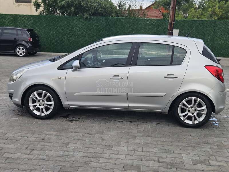 Opel Corsa D 1.4 CH Duple gume
