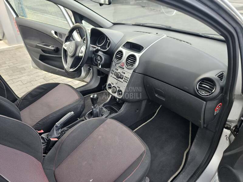 Opel Corsa D 1.4 CH Duple gume