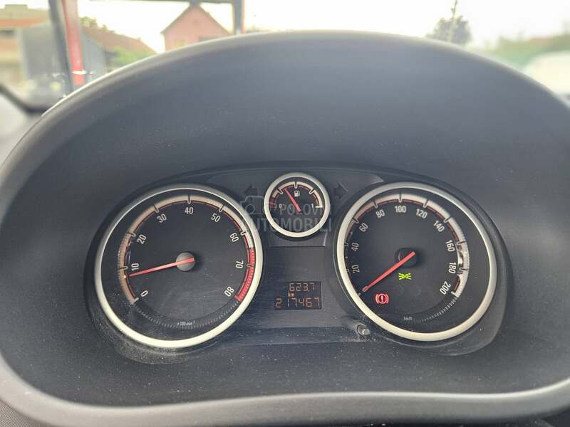 Opel Corsa D 1.4 CH Duple gume