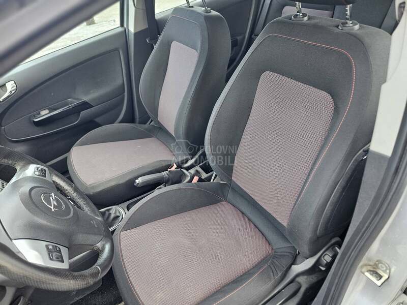 Opel Corsa D 1.4 CH Duple gume
