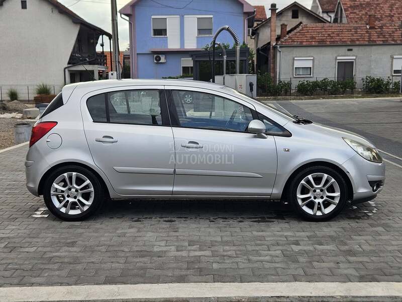Opel Corsa D 1.4 CH Duple gume