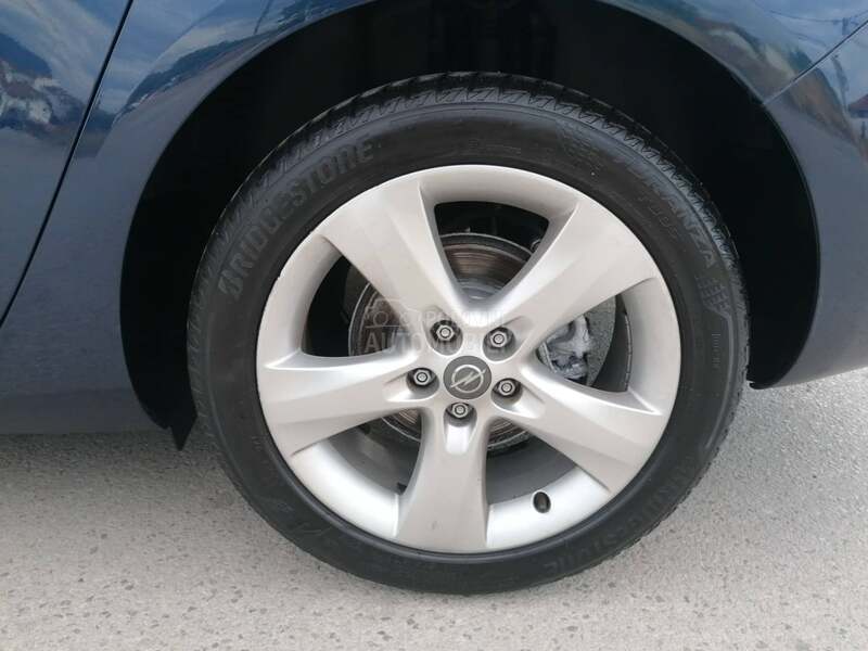 Opel Astra J 1.4i ESSENTIA CH