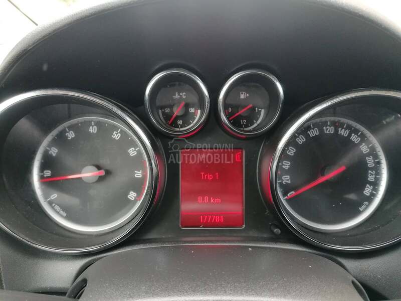 Opel Astra J 1.4i ESSENTIA CH