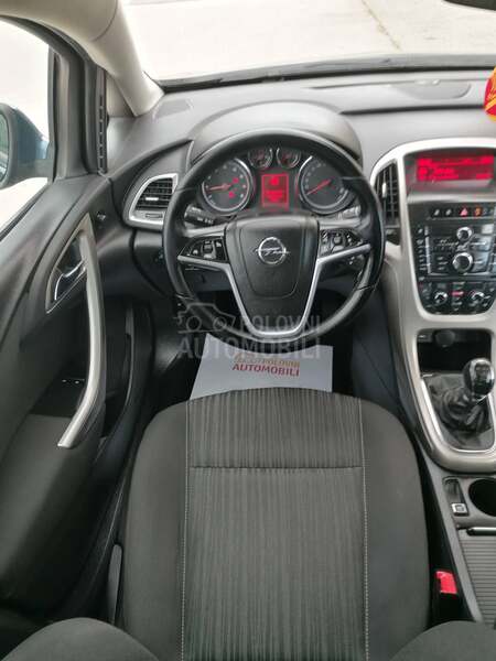 Opel Astra J 1.4i ESSENTIA CH