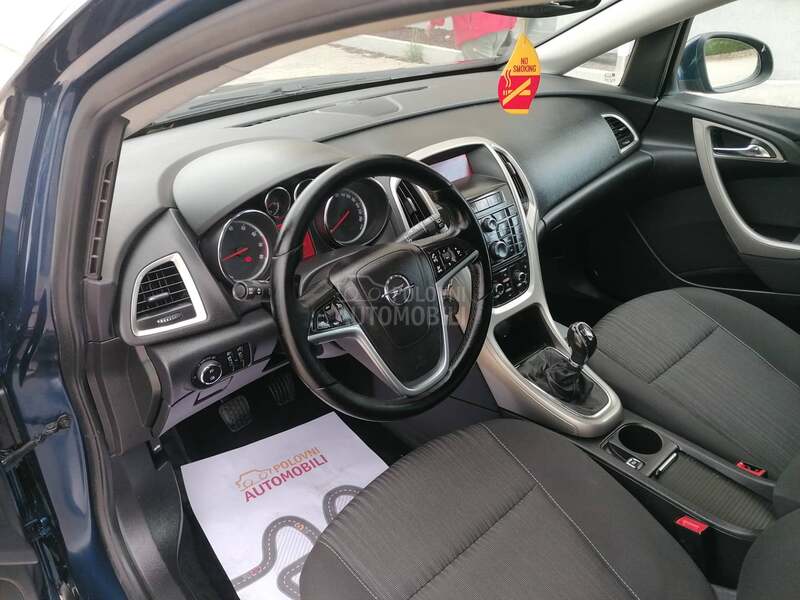 Opel Astra J 1.4i ESSENTIA CH