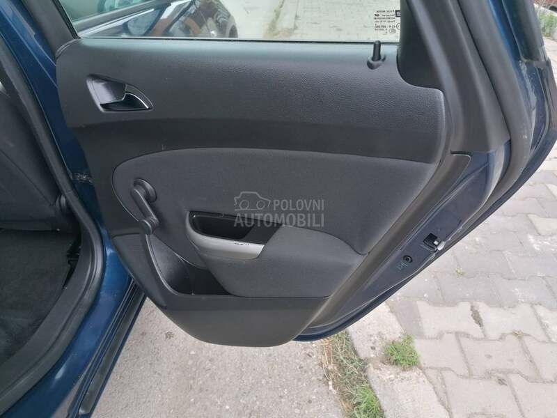 Opel Astra J 1.4i ESSENTIA CH