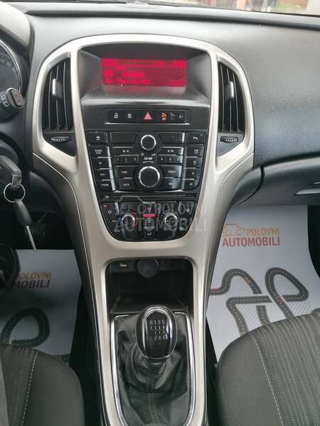 Opel Astra J 1.4i ESSENTIA CH