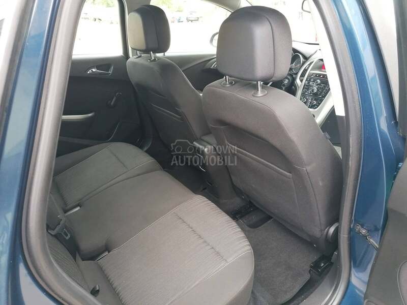 Opel Astra J 1.4i ESSENTIA CH