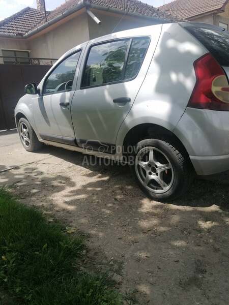 Dacia Sandero 1. 4 mpi