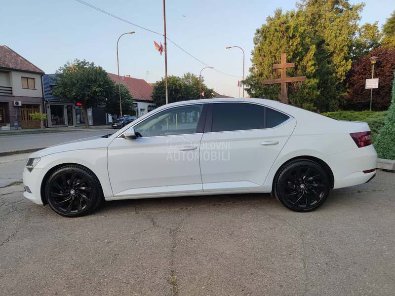 Škoda Superb 2.0 TDI/DSG/VIRTUAL