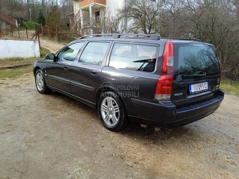 Volvo V70 