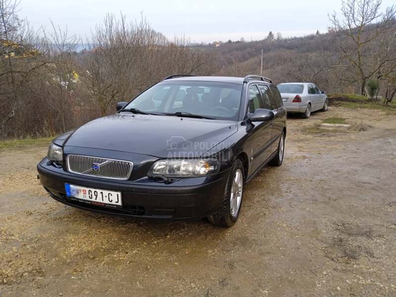 Volvo V70 