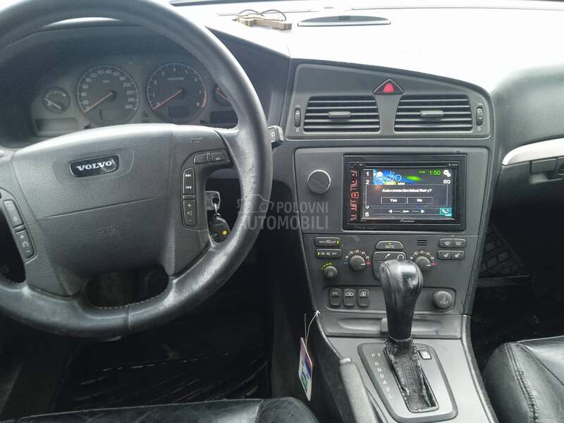 Volvo V70 