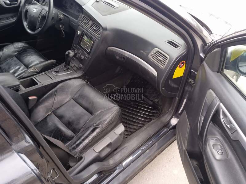 Volvo V70 