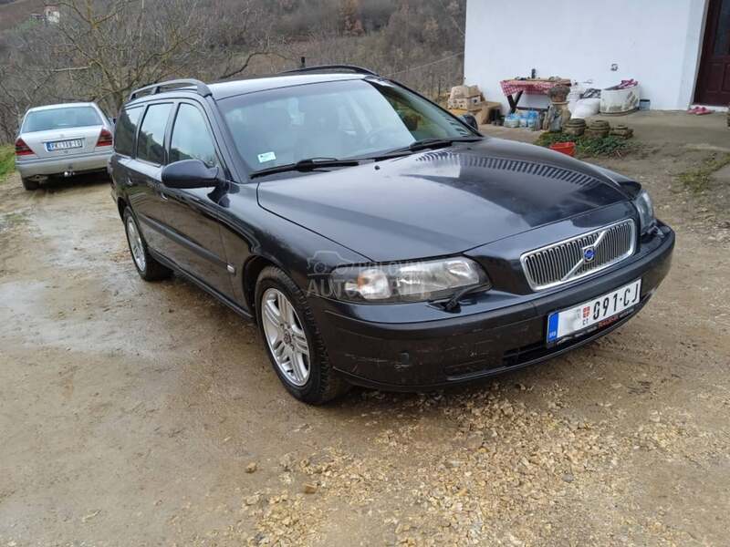 Volvo V70 