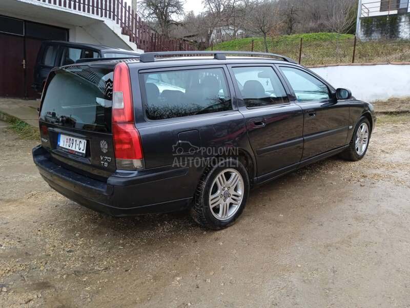 Volvo V70 