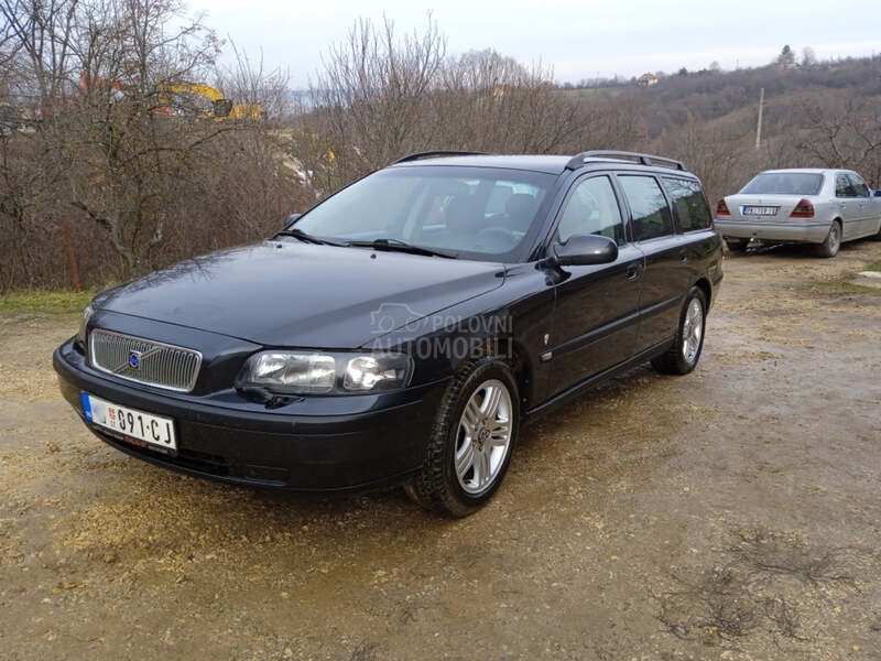 Volvo V70 