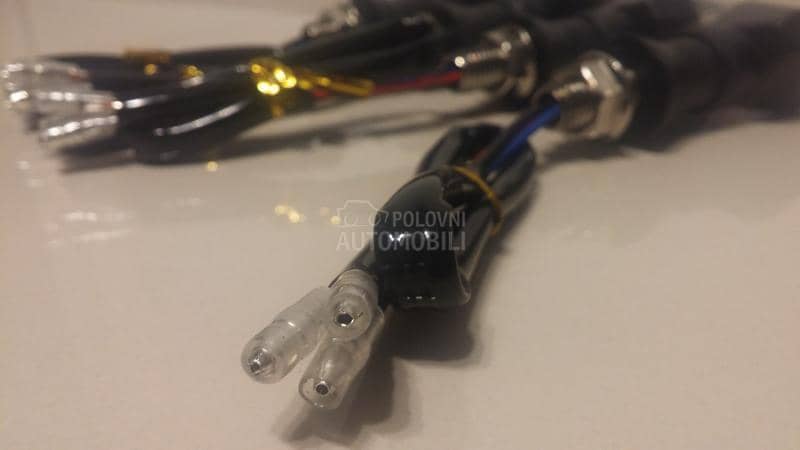 LED zmigavci za motor