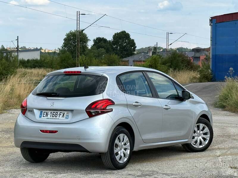 Peugeot 208 1.6 HDi 100 NAV