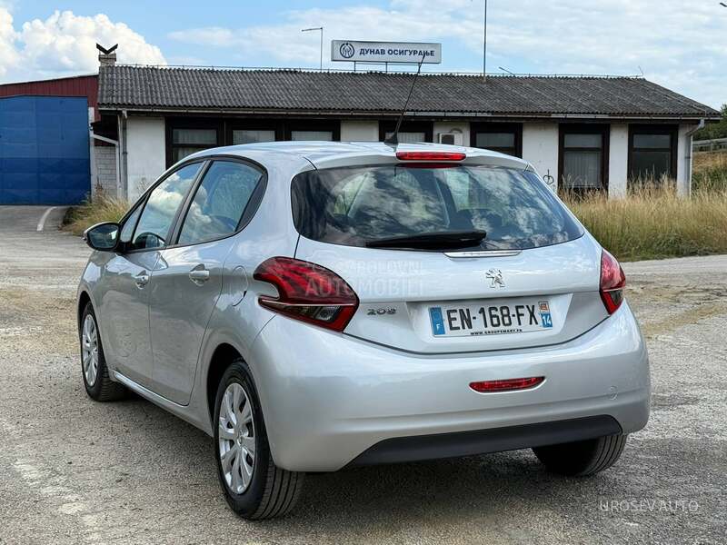 Peugeot 208 1.6 HDi 100 NAV