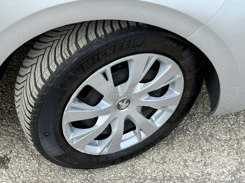 Peugeot 208 1.6 HDi 100 NAV