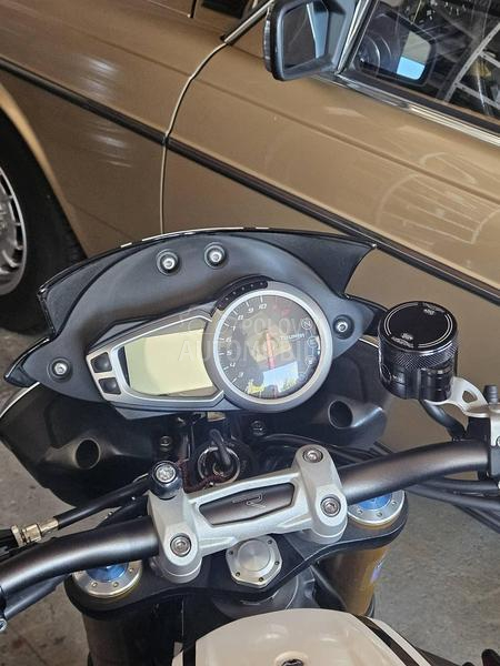 Triumph speed triple 1050 R