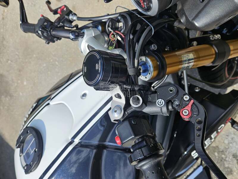Triumph speed triple 1050 R