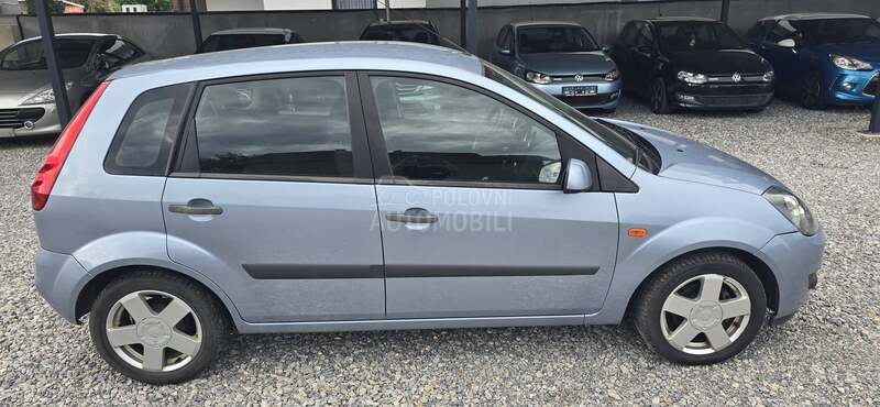 Ford Fiesta 1.3 B E N Z I N