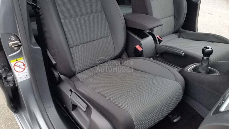 Volkswagen Golf 6 1.6 0DLIČNO STANJE