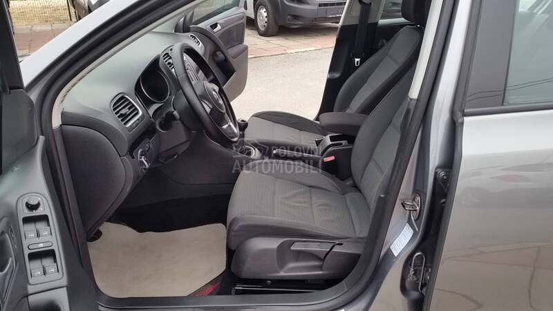Volkswagen Golf 6 1.6 0DLIČNO STANJE