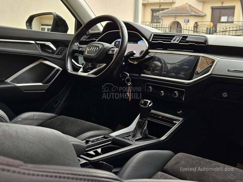 Audi Q3 35 TFSi/ S Line/Pano