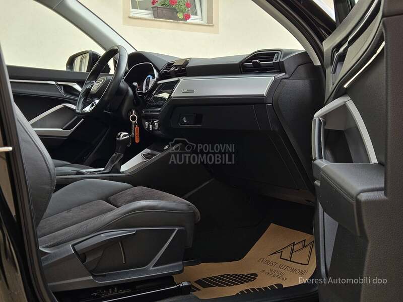 Audi Q3 35 TFSi/ S Line/Pano