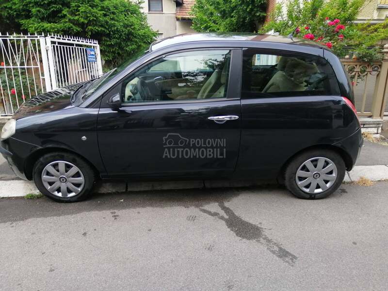 Lancia Ypsilon 