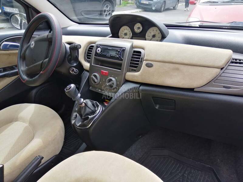 Lancia Ypsilon 