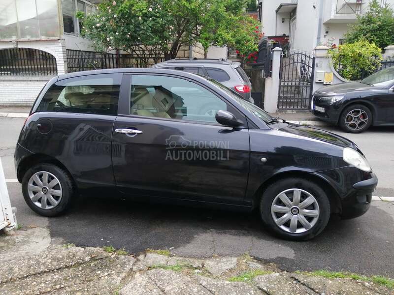 Lancia Ypsilon 